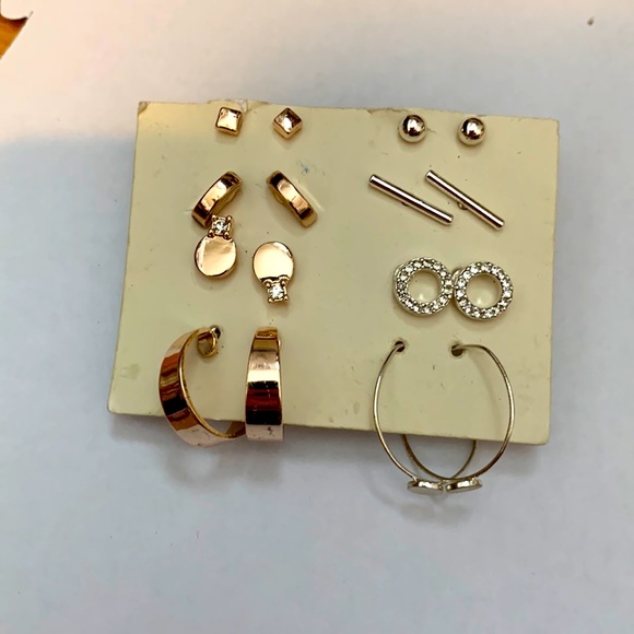 Eight pairs of earrings - Picture 1 of 3